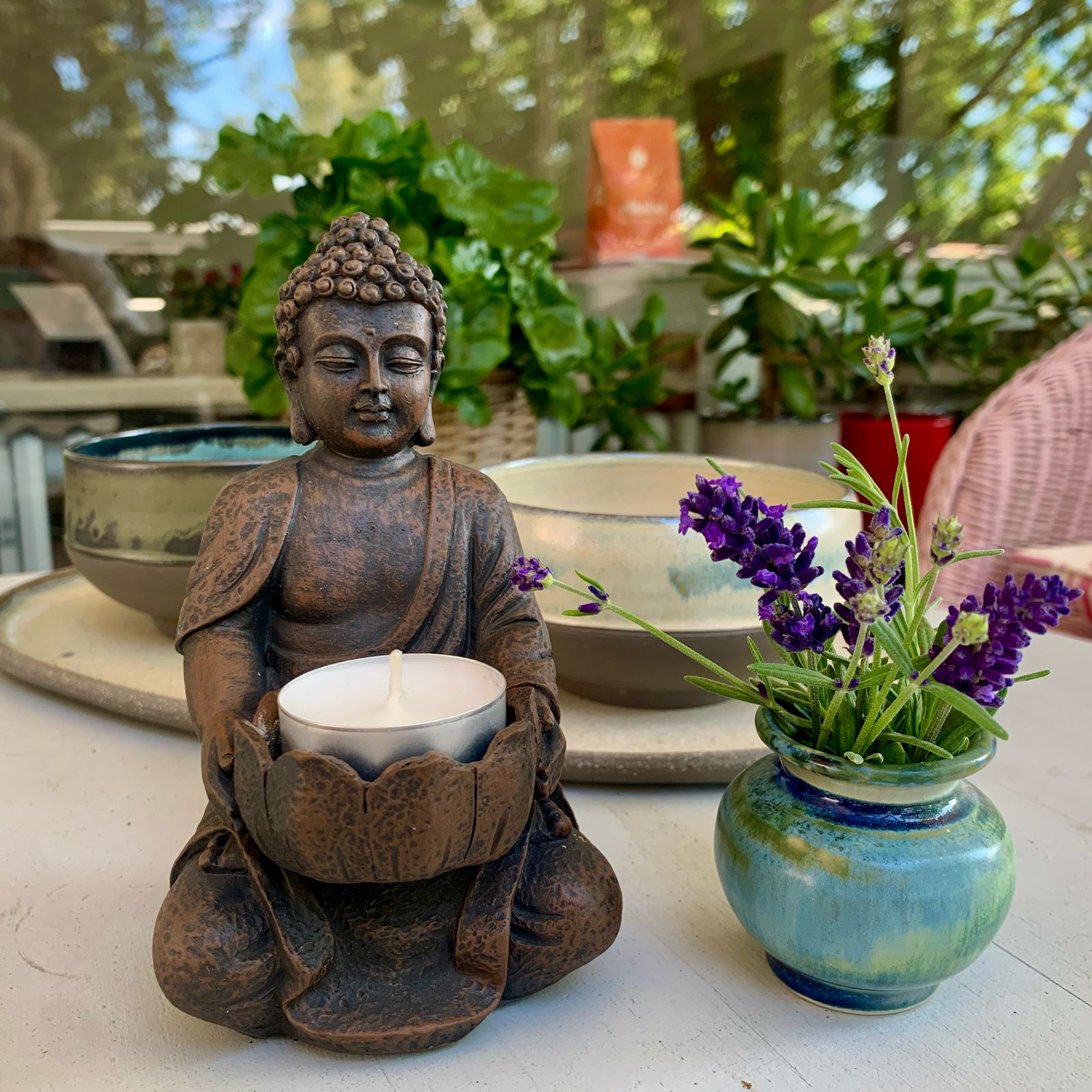 Buddha mit Teelichthalter – Symbol der Ruhe