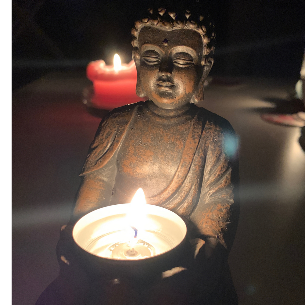 
                  
                    Kleiner Lichtbringer - Buddha mit Teelichthalter
                  
                